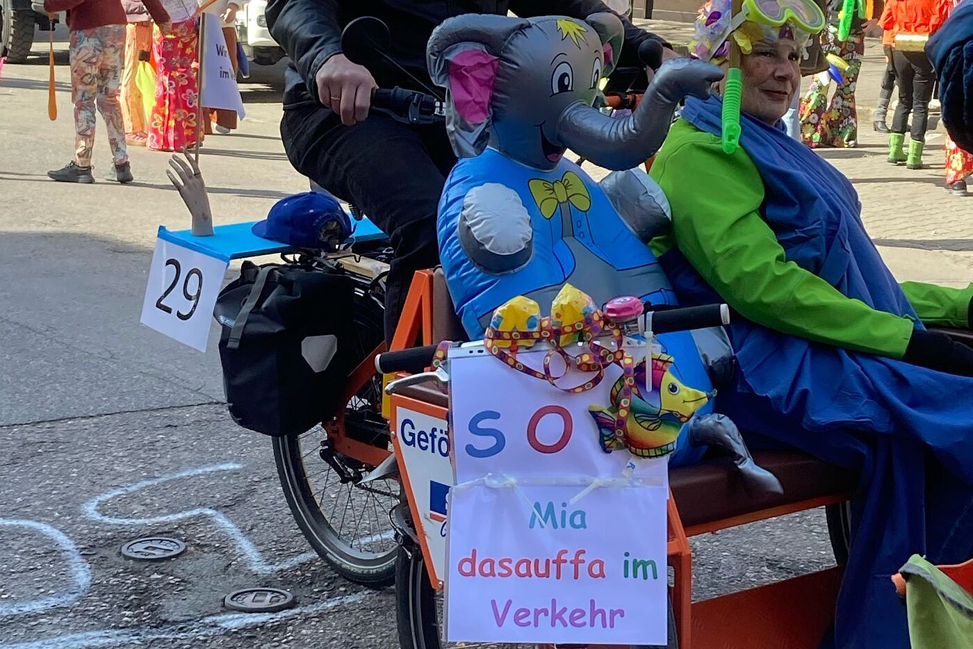Fasching 2025 Rikscha Bernd Evi Elefant